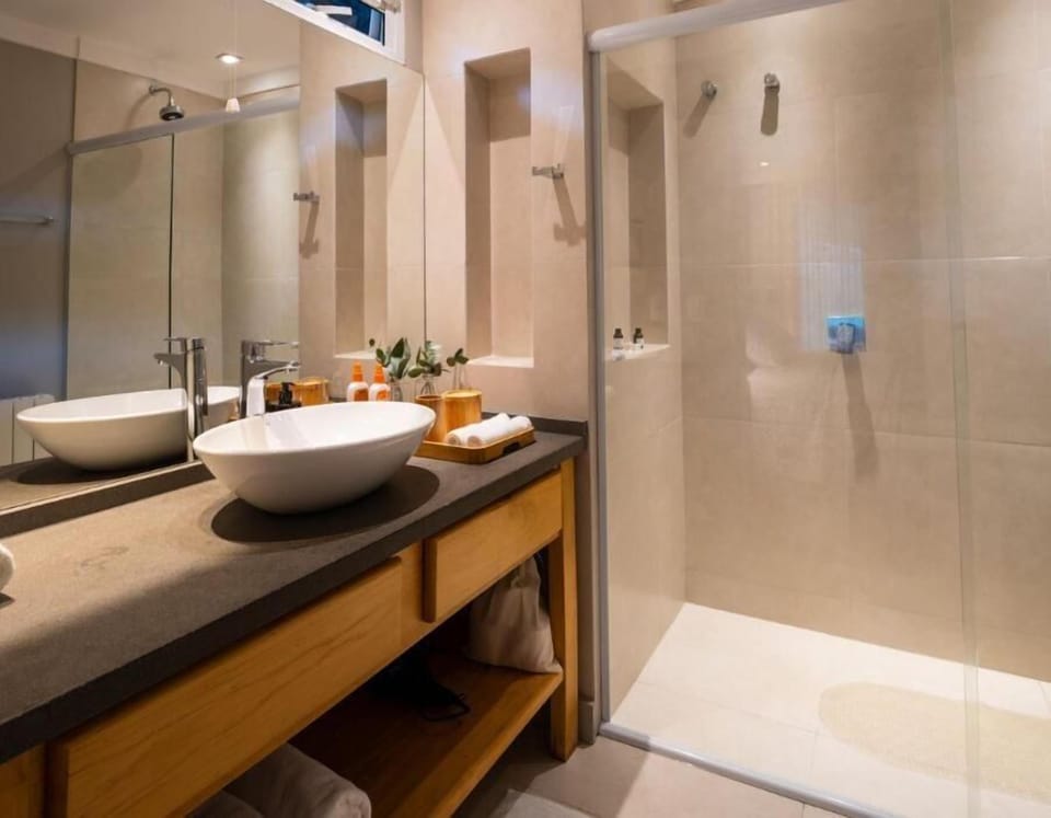 Suite | Bathroom | Bathrobes, slippers