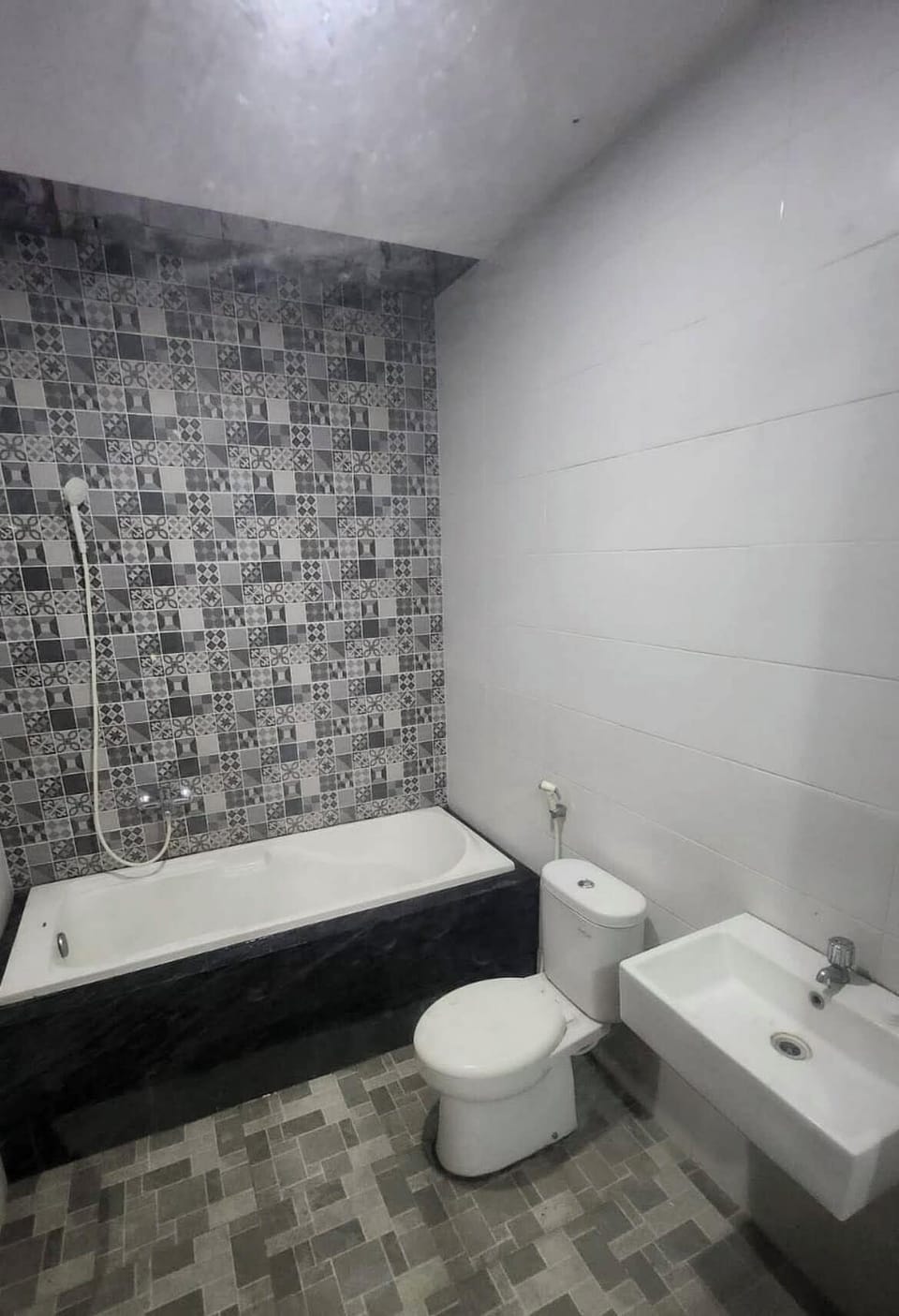 Superior Room | Bathroom | Shower, free toiletries, bidet, towels