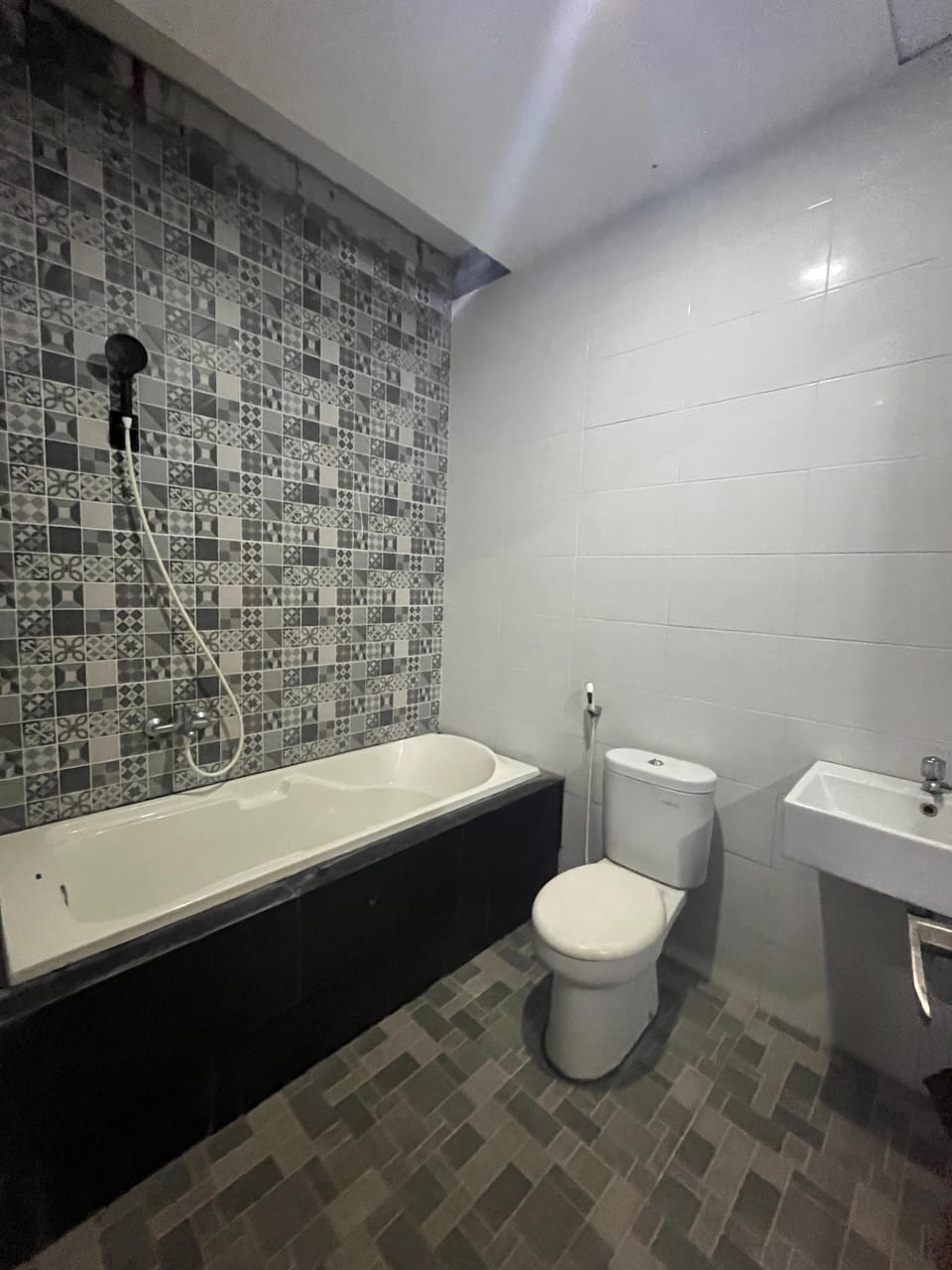 Superior Room | Bathroom | Shower, free toiletries, bidet, towels