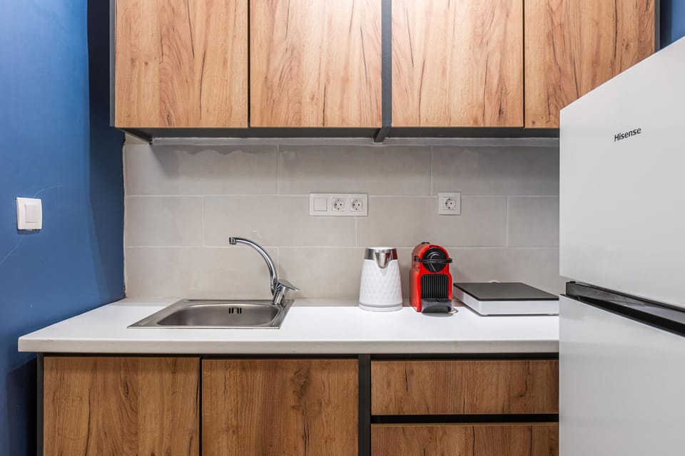 Apartment | Private kitchenette | Fridge, stovetop, coffee/tea maker, electric kettle