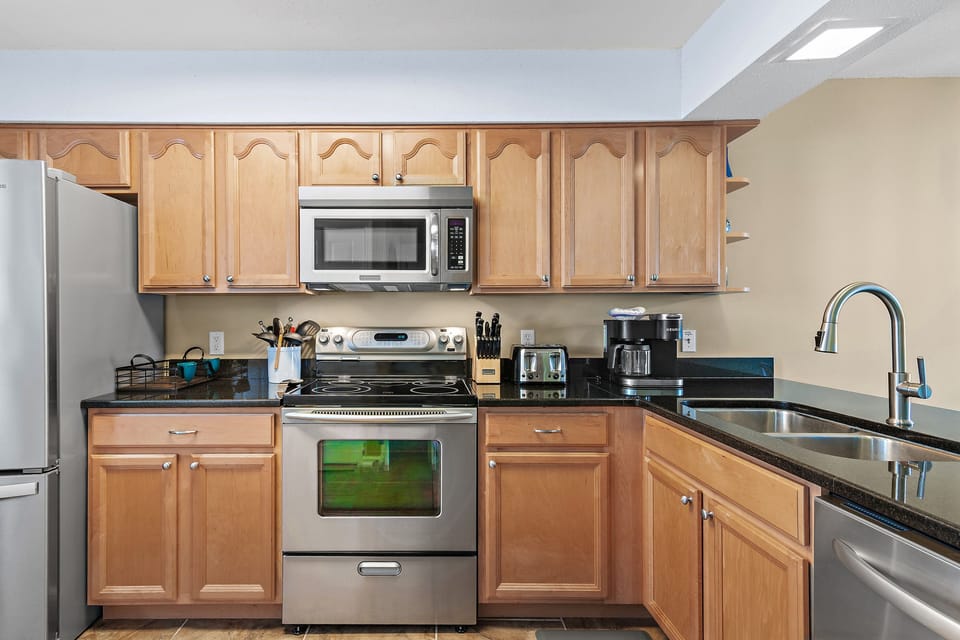 Full kitchen