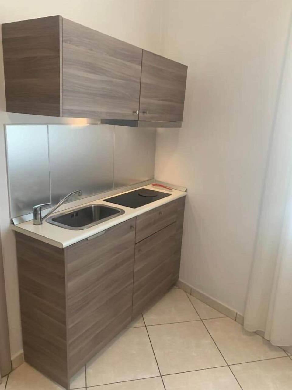 Deluxe Studio, City View | Private kitchen