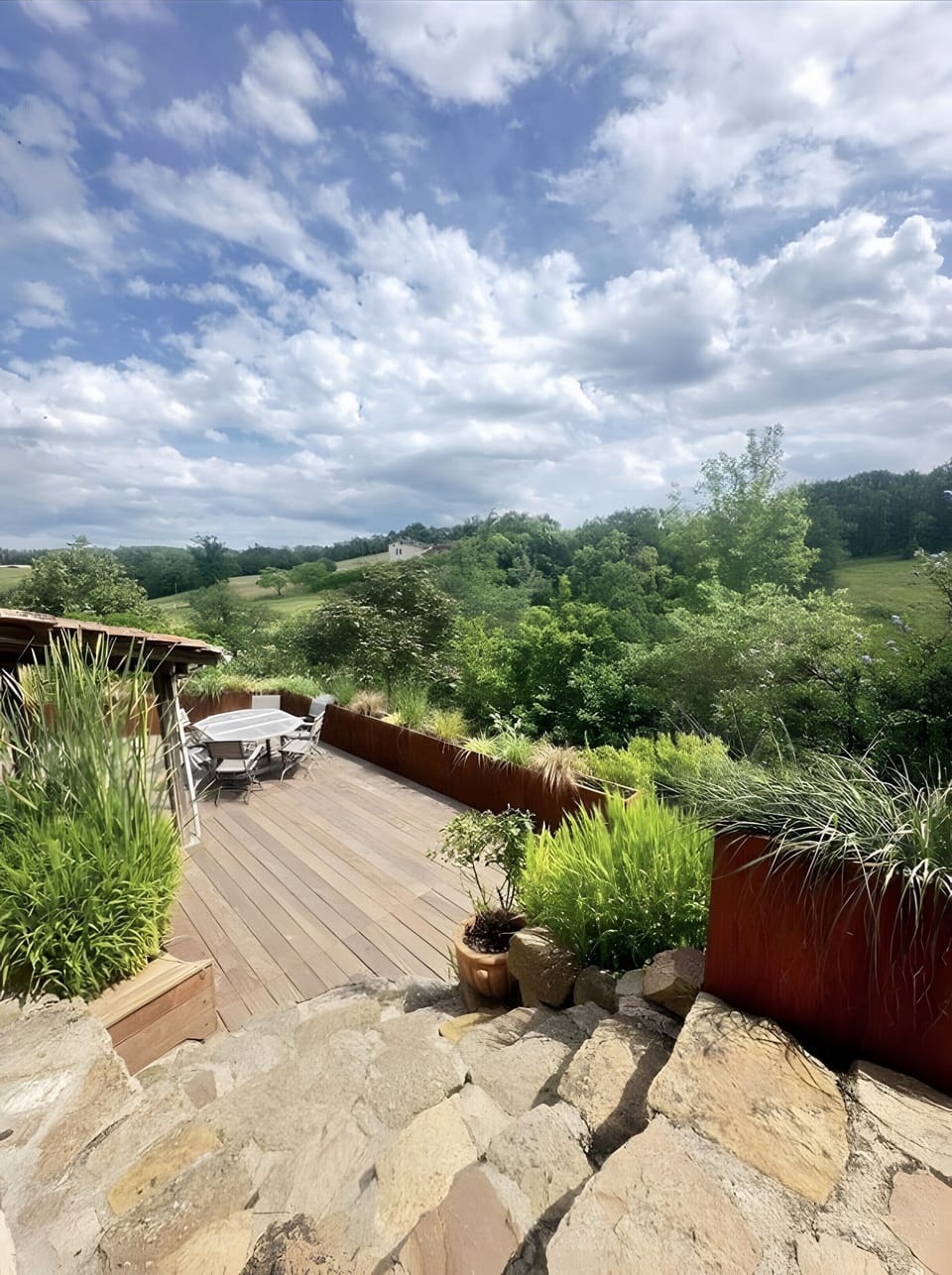 Outdoor dining