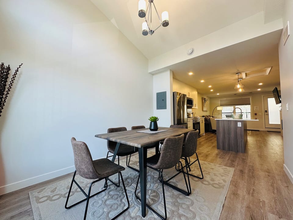 Family Townhome, Balcony | Dining