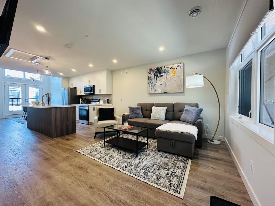 Family Townhome, Balcony | Living area