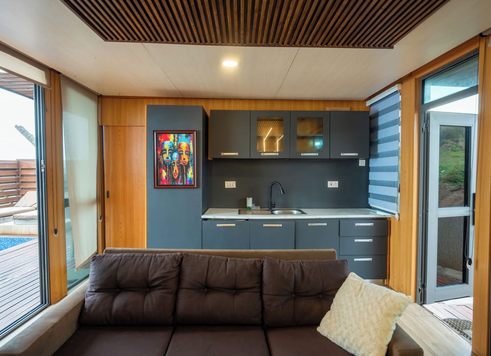 Suite, Ocean View | Living area