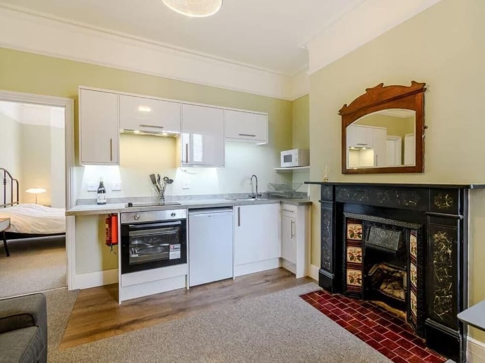 Comfort Apartment, 1 King Bed, Ground Floor | Private kitchen