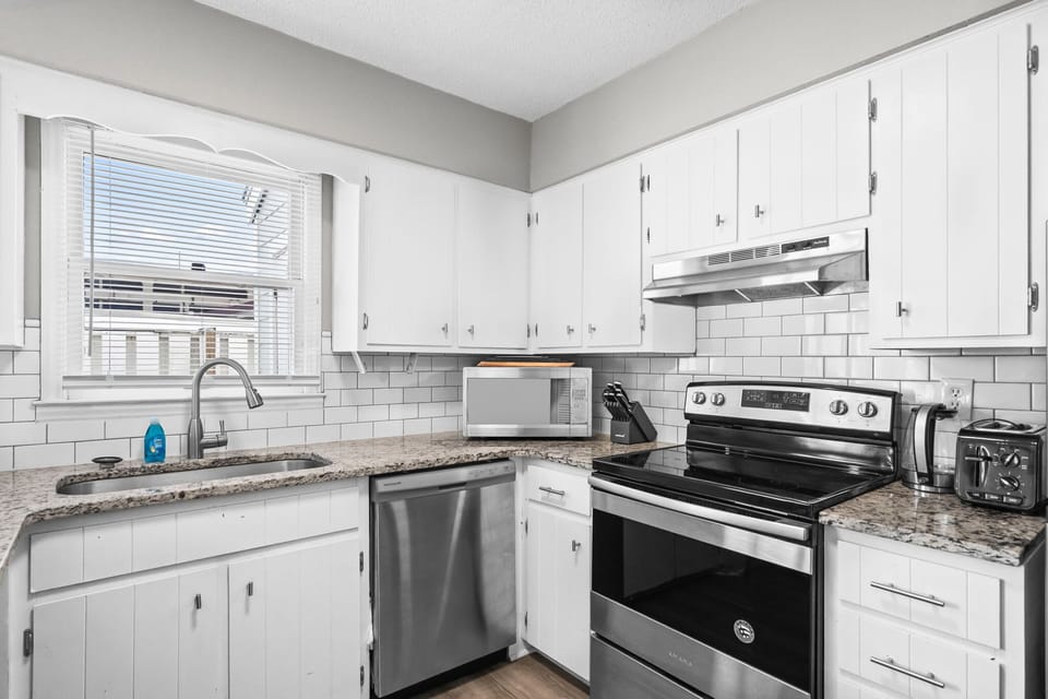 Fully equipped kitchen to prep all your family meals!