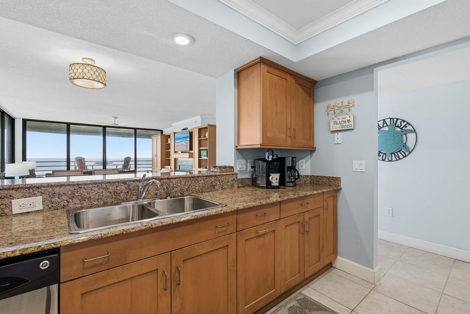 Condo, Multiple Beds (Ebb Tide 407) | Private kitchen | Oven, toaster