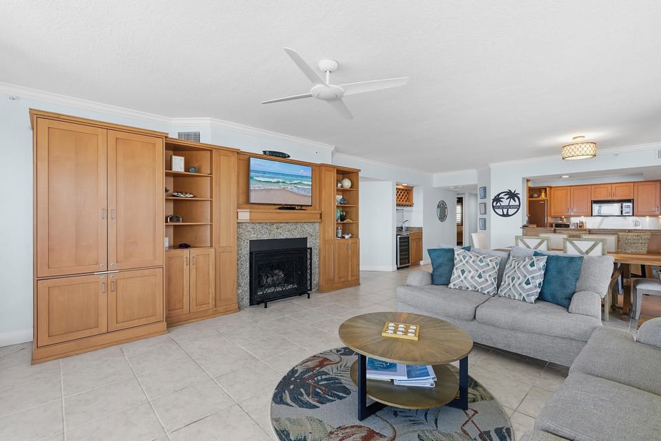 Condo, Multiple Beds (Ebb Tide 407) | Living area