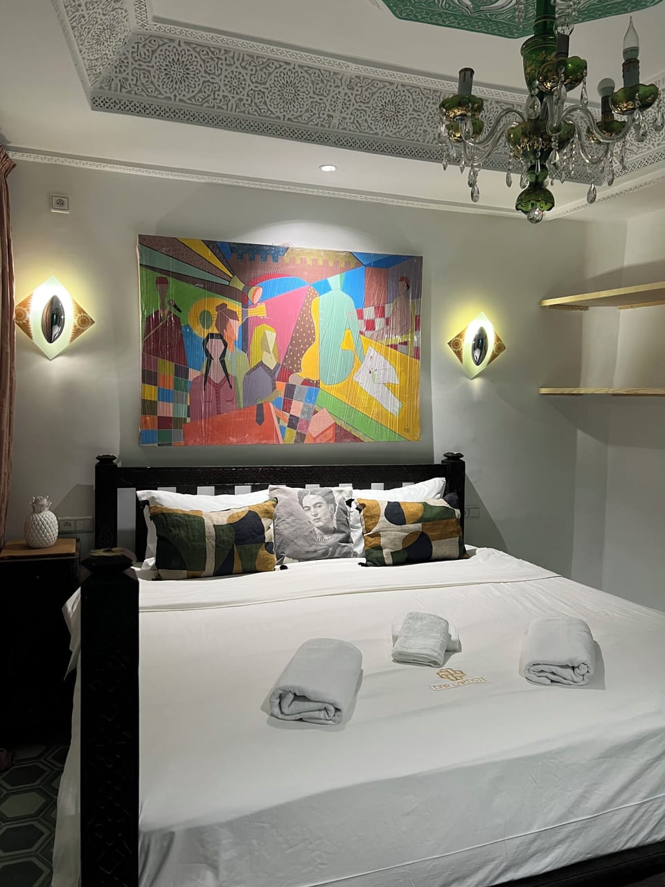 Free WiFi, bed sheets