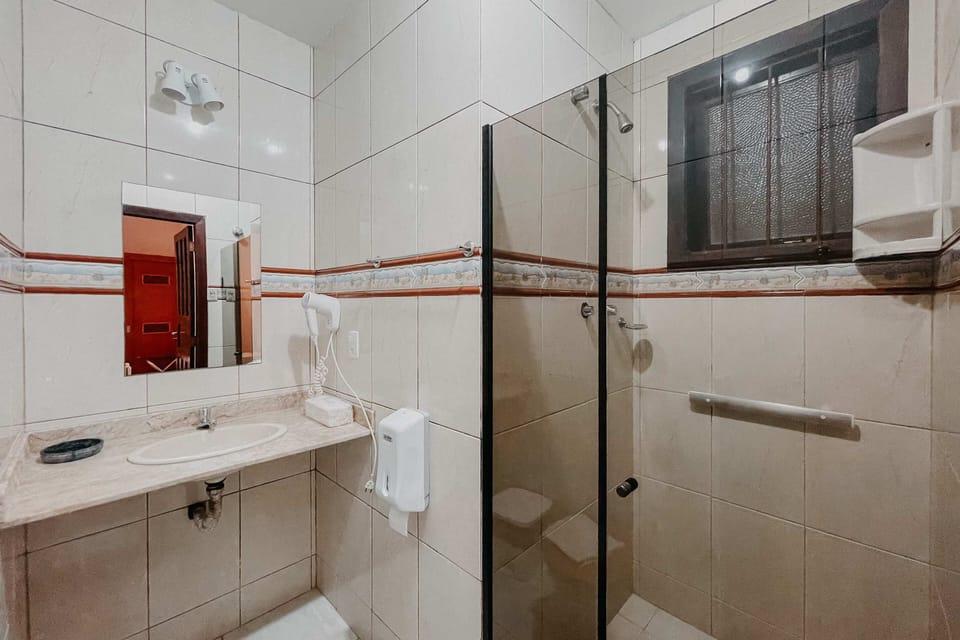 Superior Room | Bathroom | Shower, free toiletries, hair dryer, towels