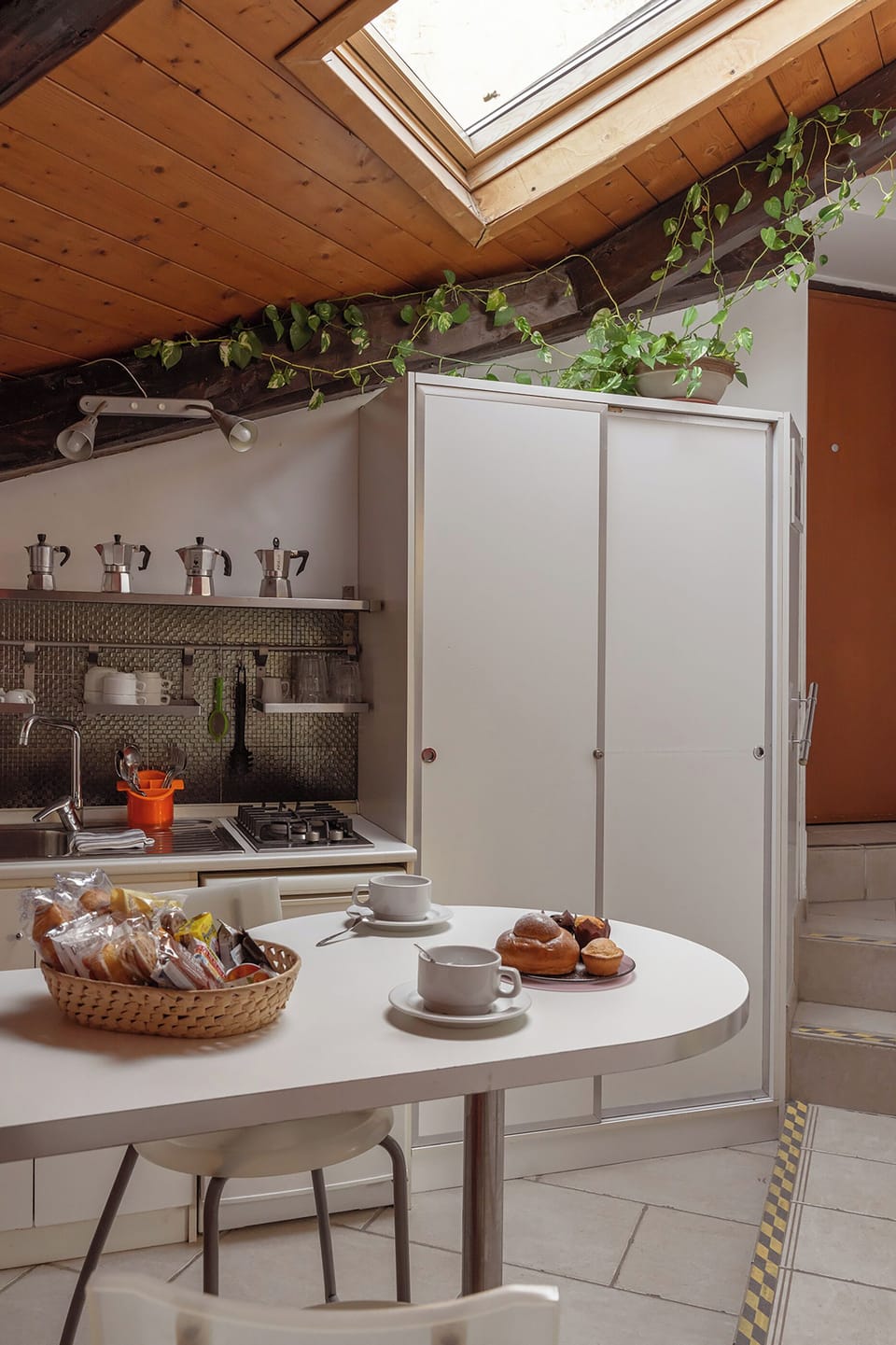 Espresso maker, coffee/tea maker, electric kettle