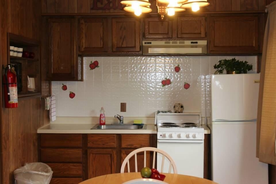 Deluxe Room, Multiple Beds, Kitchenette | Private kitchenette | Fridge, microwave, coffee/tea maker