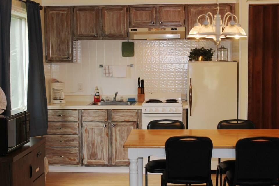 Deluxe Room, Multiple Beds, Kitchenette | Private kitchenette | Fridge, microwave, coffee/tea maker