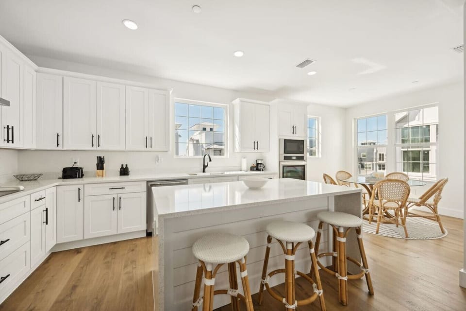 Kitchen bar seating