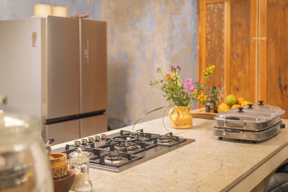Refrigerator (on request), microwave, oven, stovetop