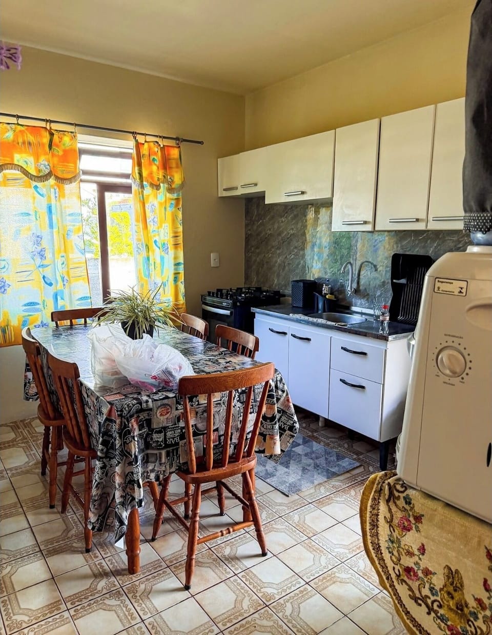 Microwave, oven, stovetop, cookware/dishes/utensils
