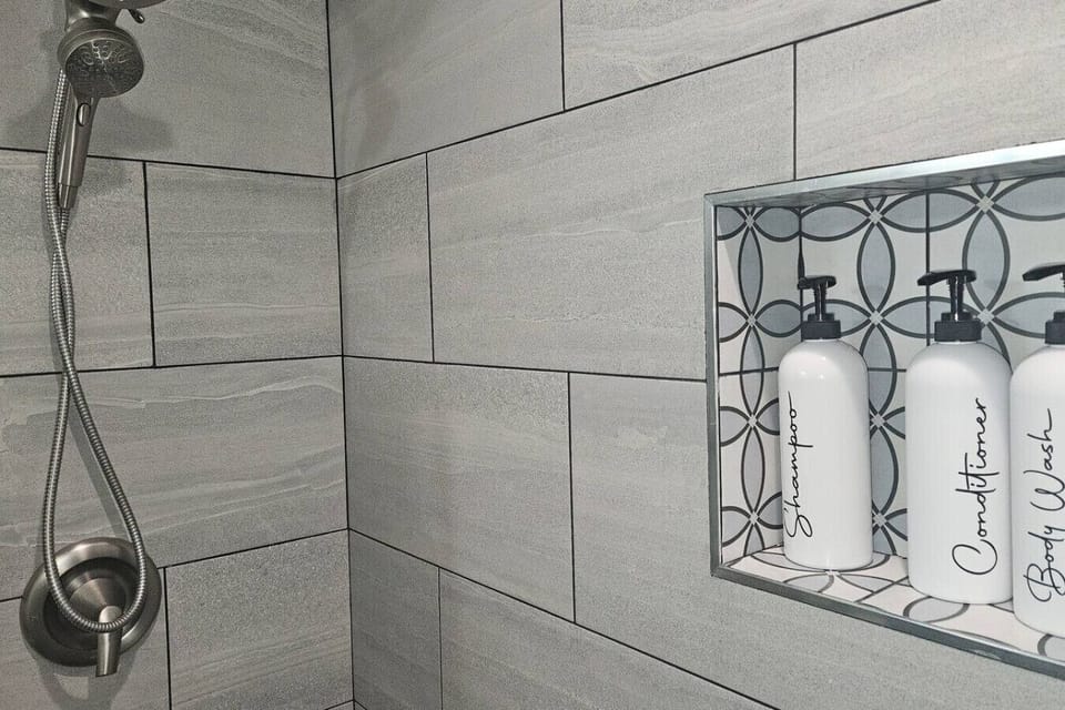 Extra-large shower with plenty of linens and bathroom essentials provided.