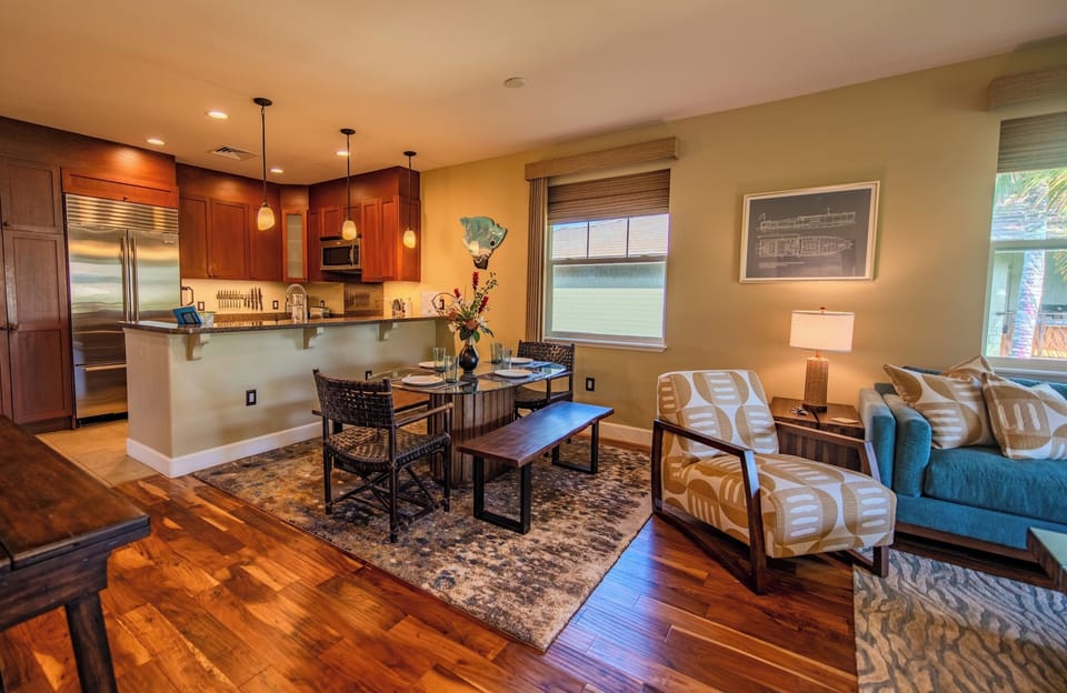 Sip drinks at home as the lanai invites you outside.