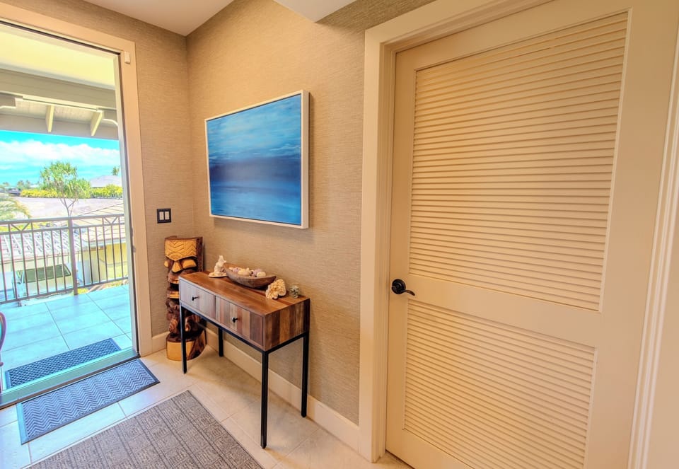 Wander out to the lanai for fresh breezes.
