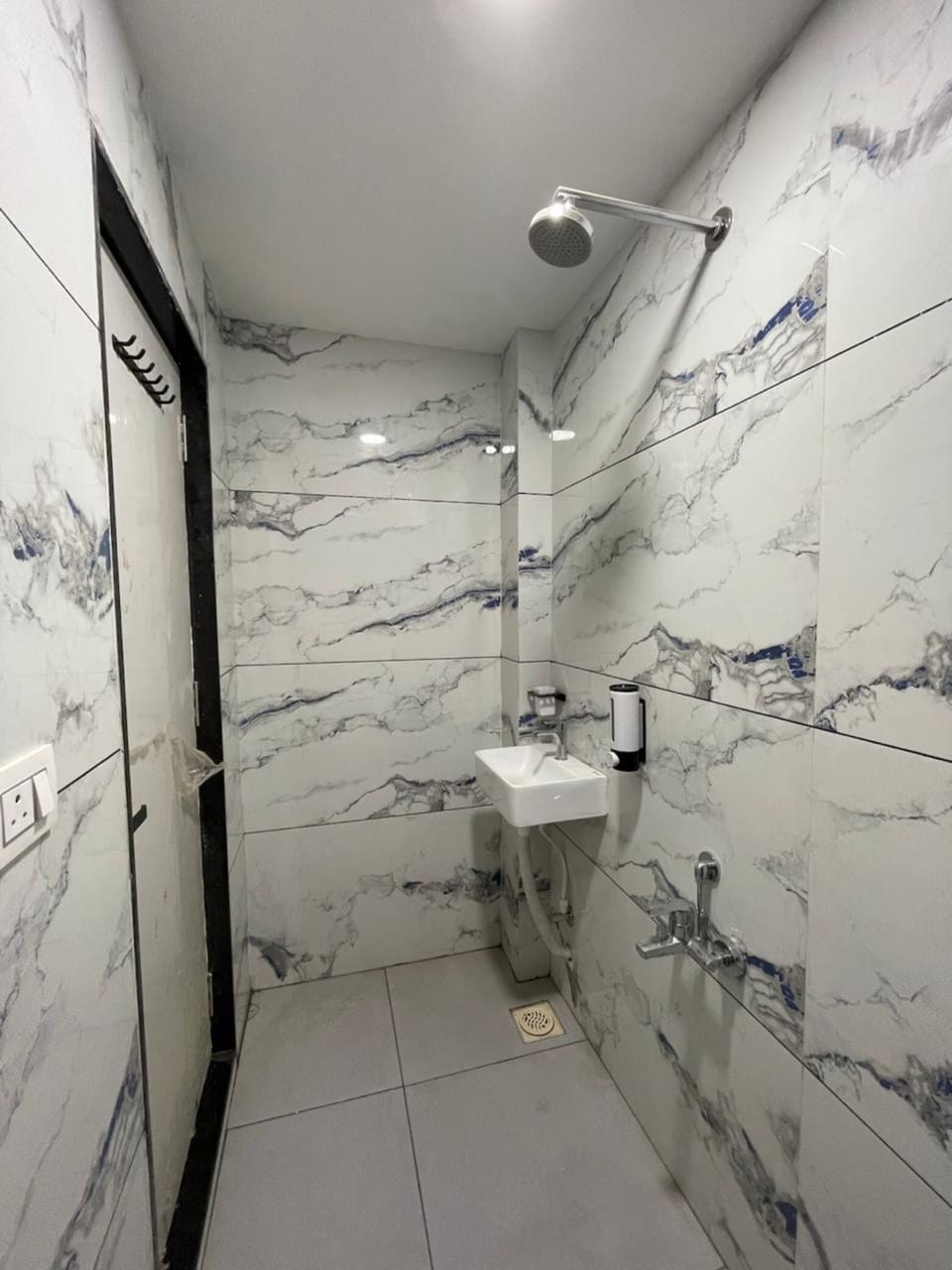 Superior Room | Bathroom | Shower, free toiletries, towels, soap