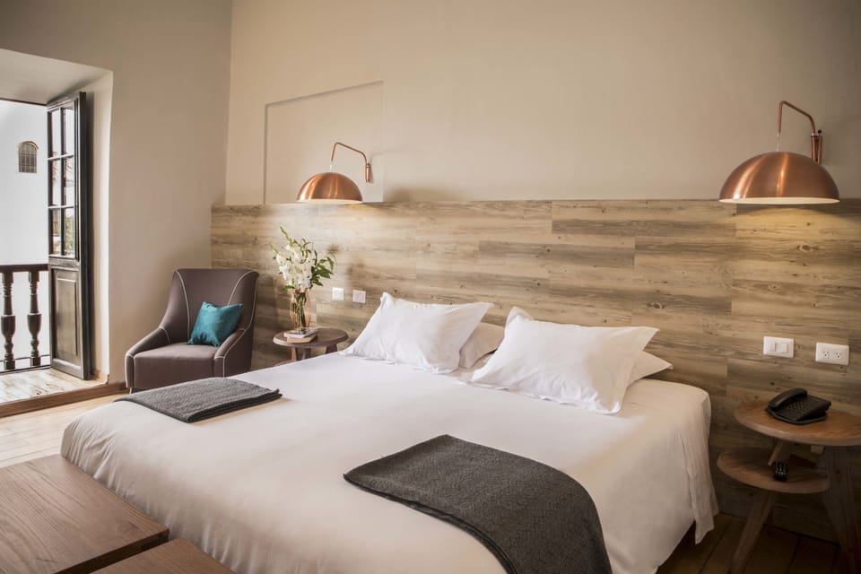 Junior Suite | Premium bedding, in-room safe, desk, bed sheets