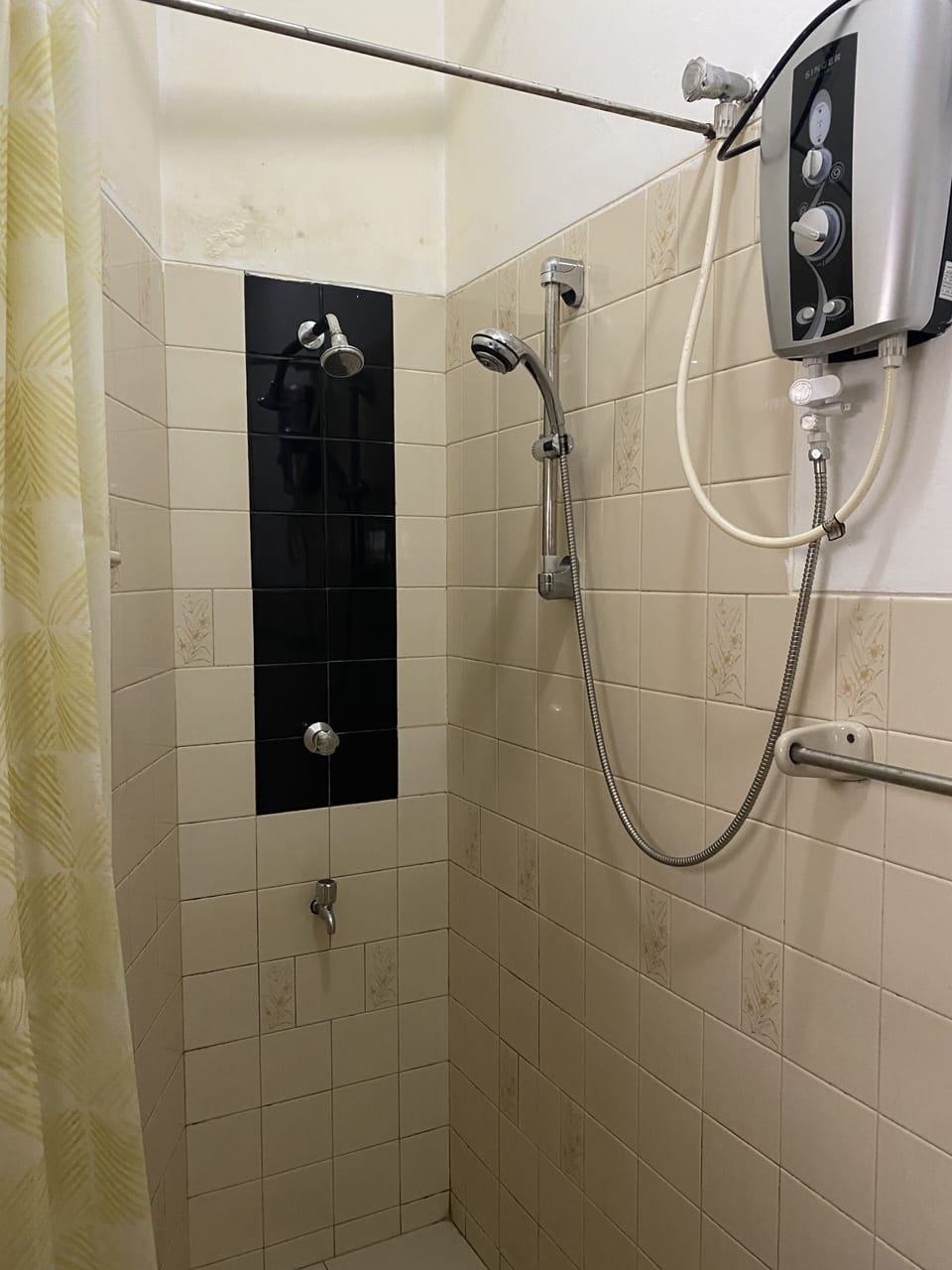 Deluxe Single Room | Bathroom | Shower, free toiletries, hair dryer, bidet