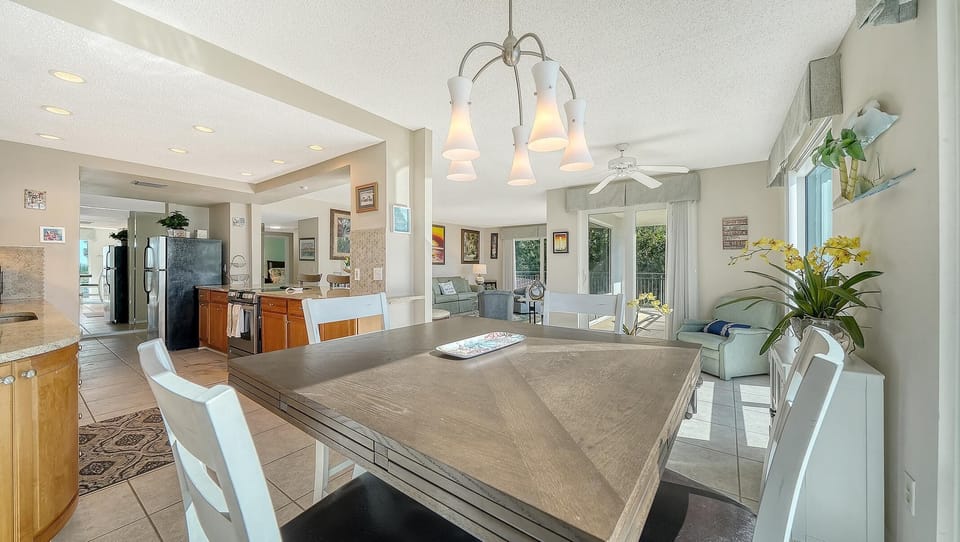 Bright, open kitchen and dining area perfect for gatherings