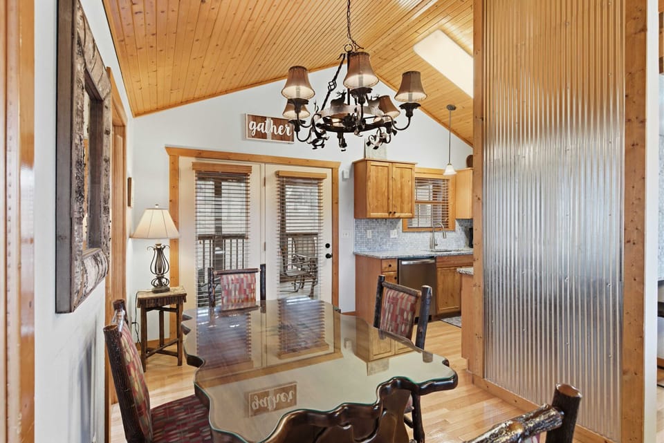 Make mealtime memories together at the dining table, with space for 4​
