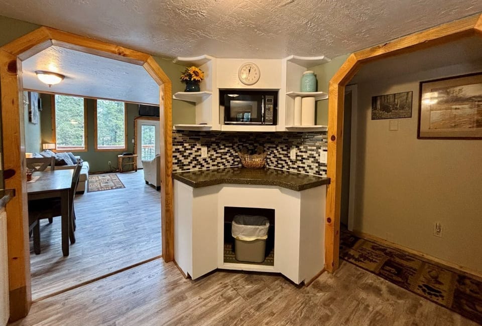 House, 3 Bedrooms, Kitchen, River View | Private kitchen | Microwave, coffee/tea maker