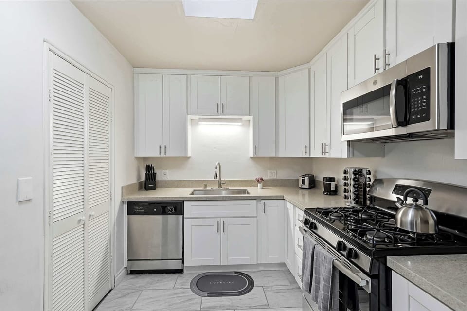 Fully equipped modern kitchen