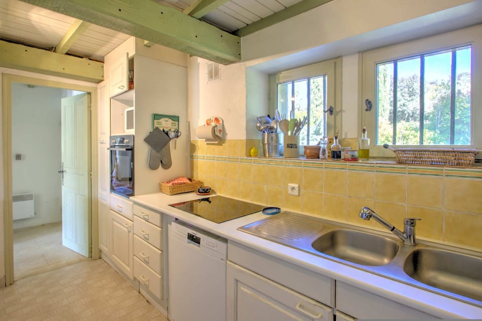 House | 4 bedrooms, desk, Internet
