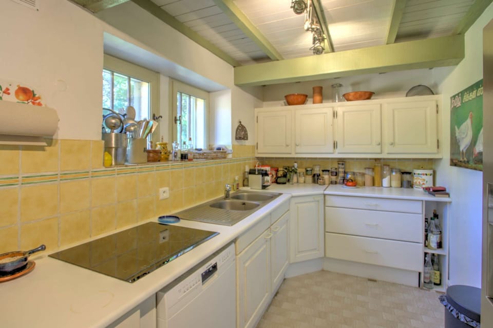 House | 4 bedrooms, desk, Internet