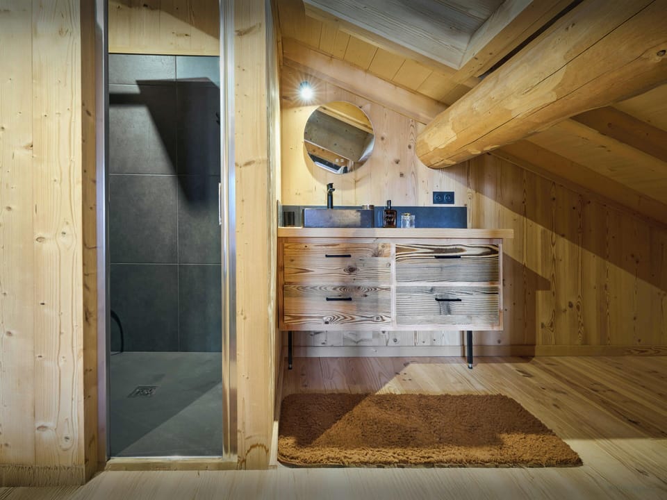 Bathroom - bedroom 1