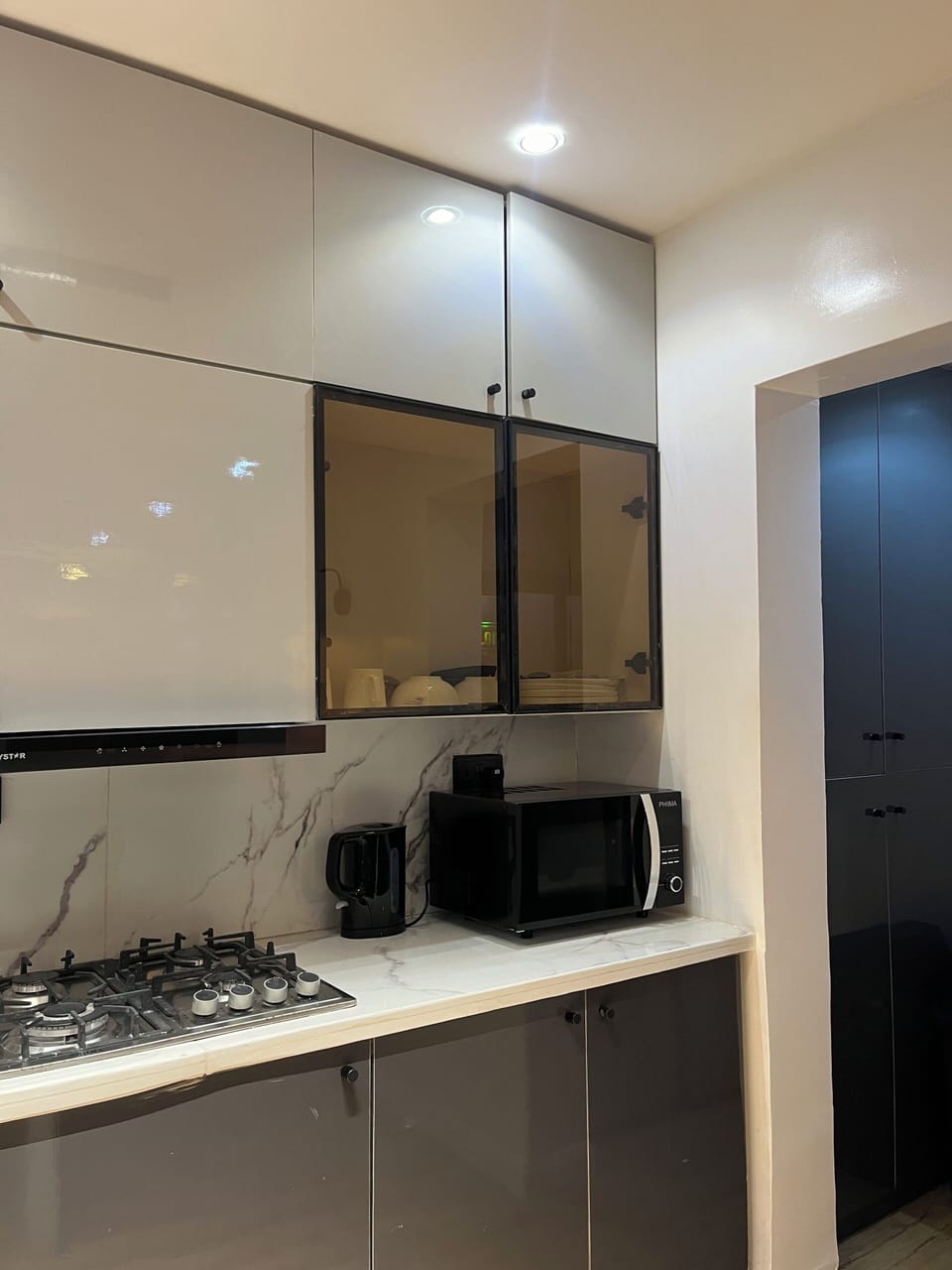 Apartment, Balcony, City View | Private kitchen | Fridge, microwave, stovetop, cookware/dishes/utensils