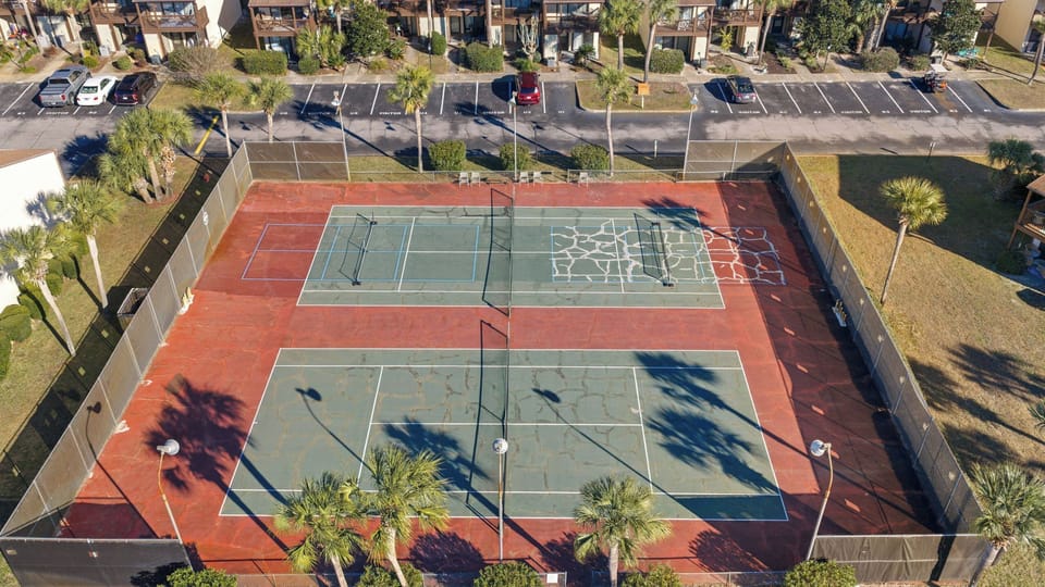 Beachwalk 10B by Avantstay PCB Condo Across From the Beach + Pool & Tennis Court Apartment in Panama City Beach
