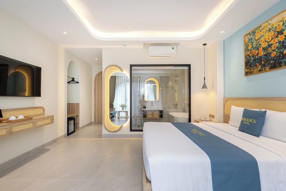 Suite with Mountain View | Memory foam beds, minibar, desk, laptop workspace