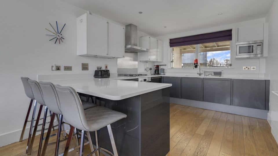 A breakfast bar seating four separates you from the sitting area.