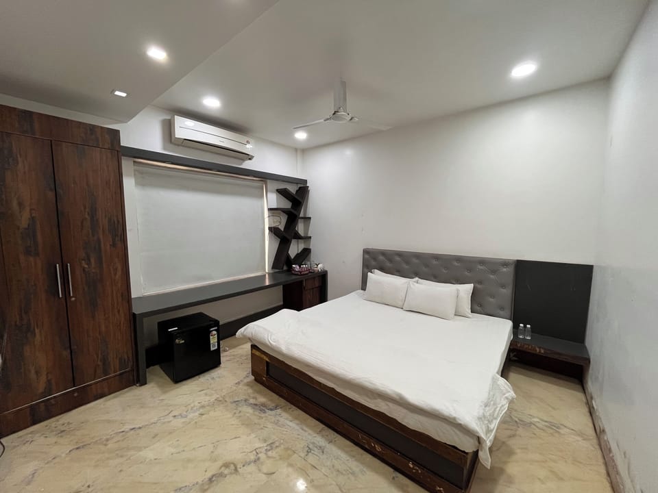 Double Room | Laptop workspace, free WiFi