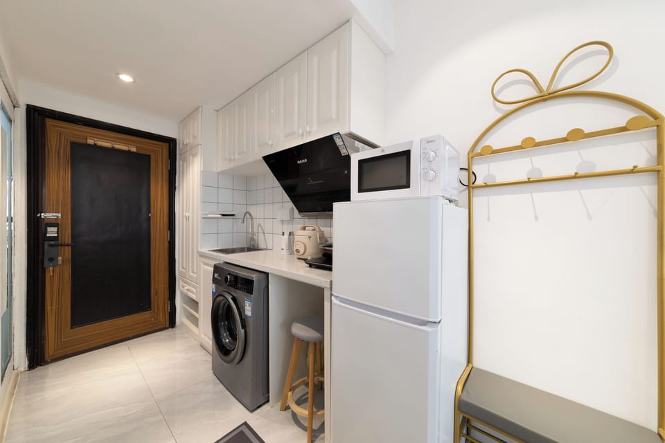 Comfort Twin Room | Private kitchen | Fridge, microwave, stovetop, rice cooker