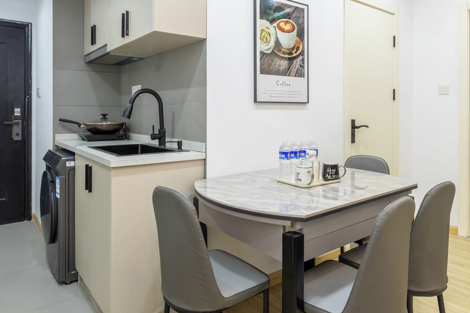 Luxury Suite | Private kitchen | Fridge, microwave, stovetop, rice cooker