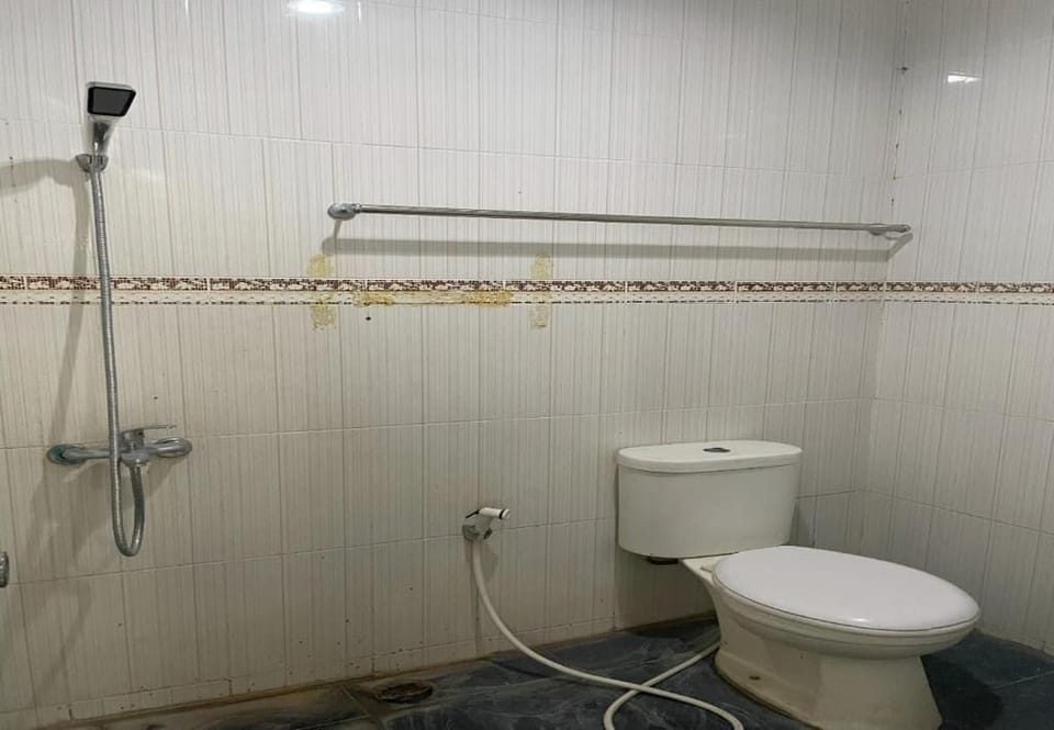 Deluxe Double Room | Bathroom | Shower, towels, soap