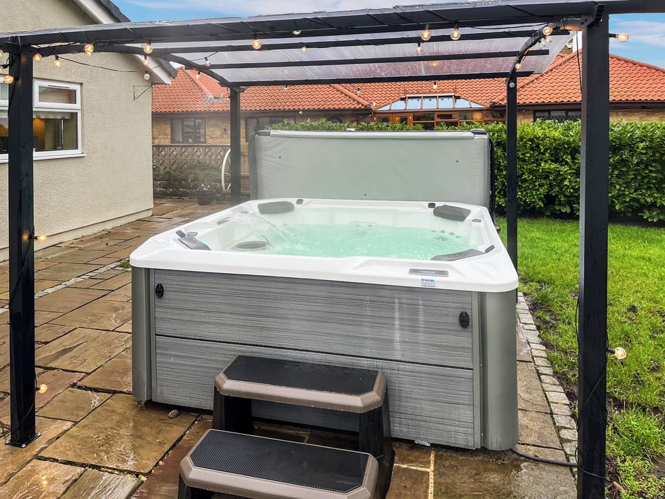 Jacuzzi | Checker Leazes Farm, Bishop Auckland