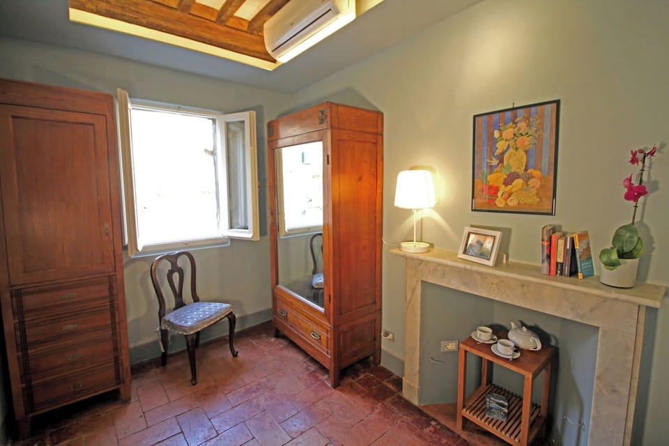 Bedroom, Room Detail