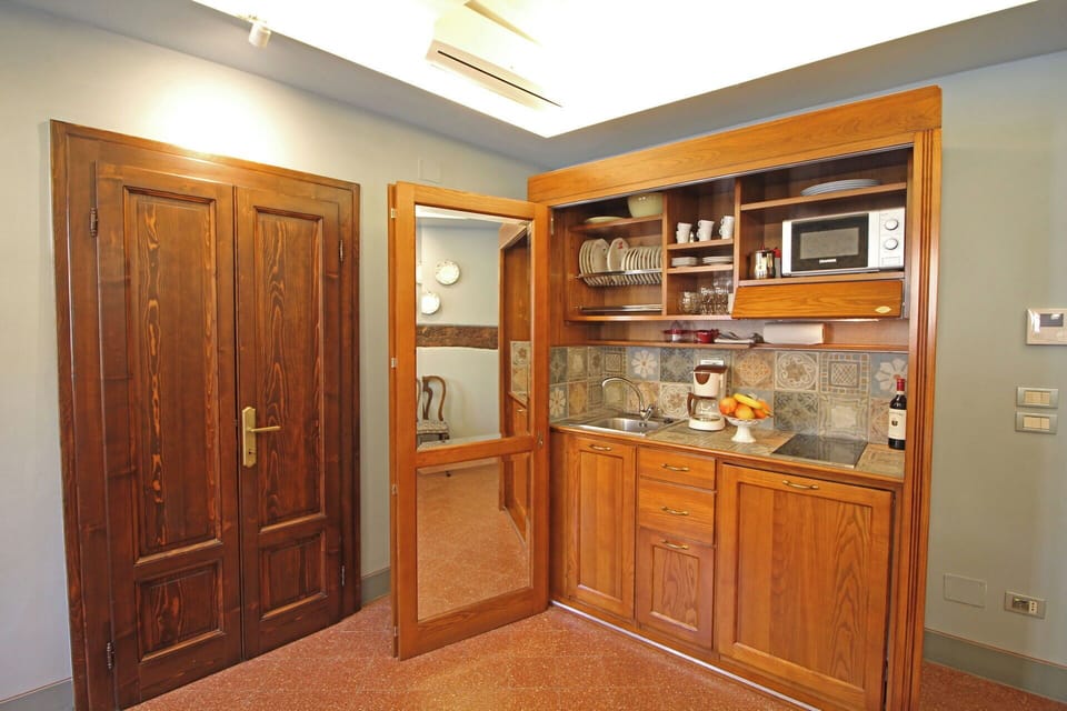 Dining Room, Kitchen