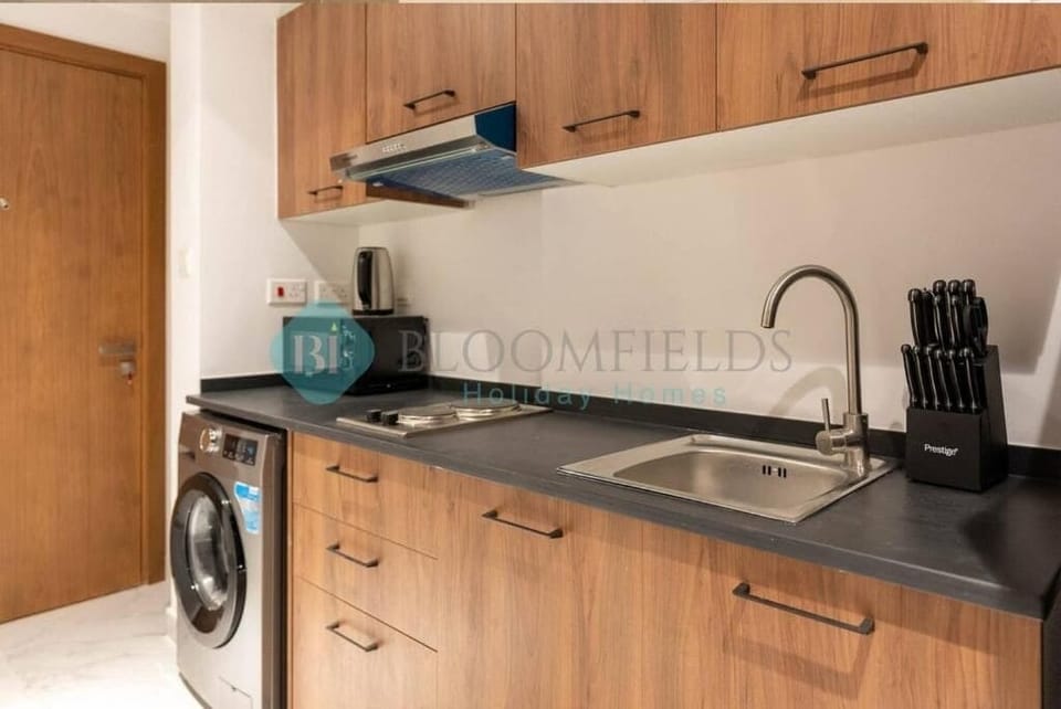 Apartment, Balcony | Private kitchen | Electric kettle, toaster