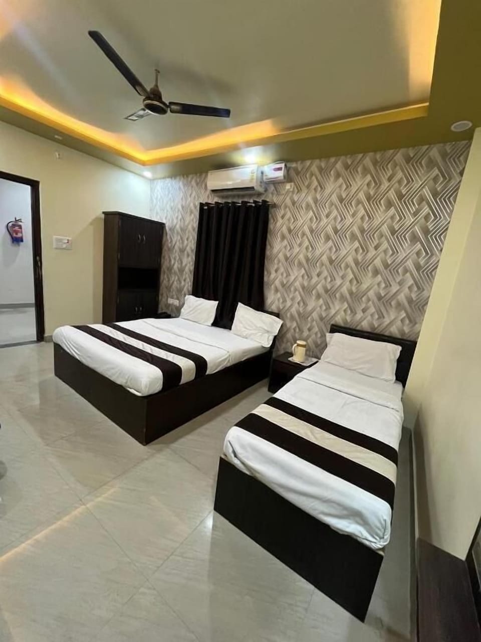 Double Room, City View | Desk, laptop workspace, free WiFi, bed sheets