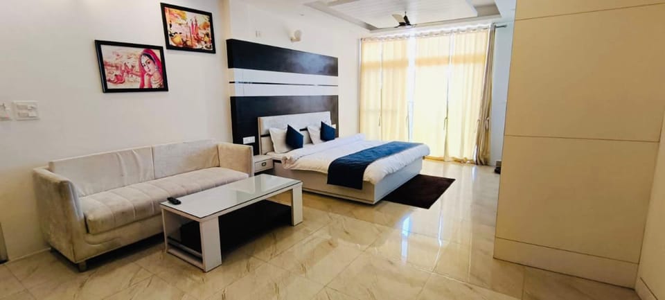 Superior Double Room, Mountain View | Desk, soundproofing, iron/ironing board, free WiFi