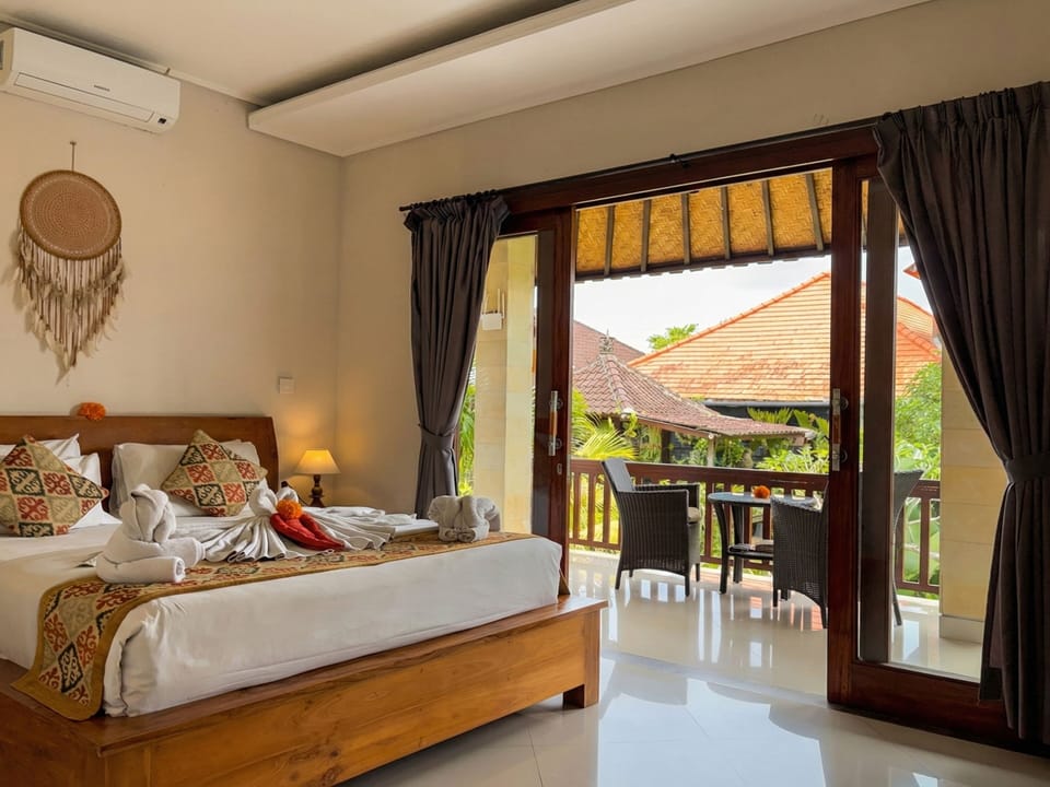 Superior Double Room, Balcony, Garden View | Desk, soundproofing, free WiFi